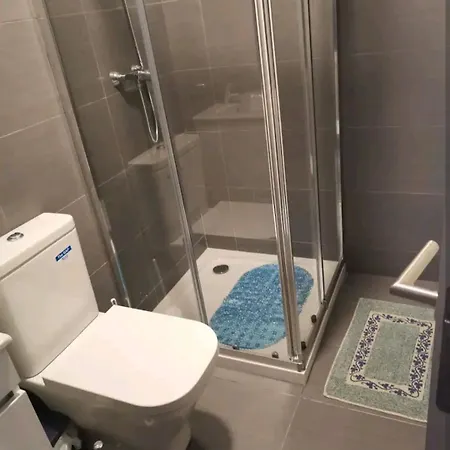Agradable Con Cuarto Privado. Δωμάτια σε οικογενειακή κατοικία *